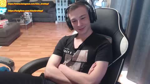 Snapshot of alexbrotkopf chatting on 09-30-25, 02:11 Alex online show from 09-30-25, 02:11