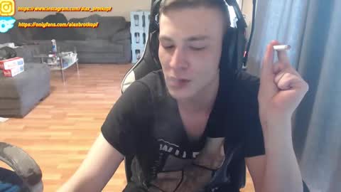 Snapshot of alexbrotkopf chatting on 10-01-25, 02:12 Alex online show from 10-01-25, 02:12