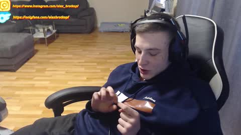 Snapshot of alexbrotkopf chatting on 10-07-25, 02:14 Alex online show from 10-07-25, 02:14