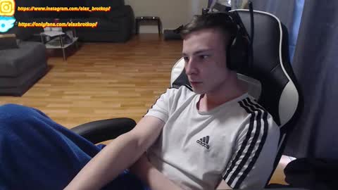 Snapshot of alexbrotkopf chatting on 10-11-25, 02:15 Alex online show from 10-11-25, 02:15