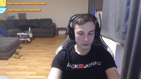Snapshot of alexbrotkopf chatting on 10-31-25, 04:08 Alex online show from 10-31-25, 04:08