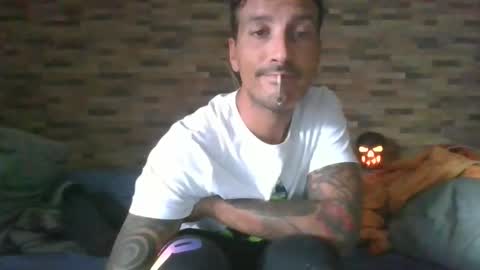 Snapshot of alexdelarge23 chatting on 10-31-25, 02:40 alexdelarge23 online show from 10-31-25, 02:40