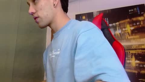 Snapshot of alexgiraldo__ chatting on 05-06-26, 12:54 alexgiraldo__ online show from 05-06-26, 12:54