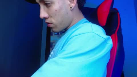 Snapshot of alexgiraldo__ chatting on 05-07-26, 02:06 alexgiraldo__ online show from 05-07-26, 02:06