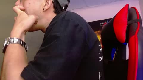 Snapshot of alexgiraldo__ chatting on 05-09-26, 02:28 alexgiraldo__ online show from 05-09-26, 02:28