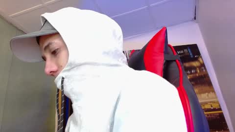 Snapshot of alexgiraldo__ chatting on 05-22-26, 12:11 alexgiraldo__ online show from 05-22-26, 12:11