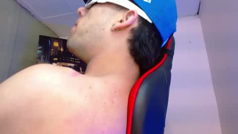 Snapshot of alexgiraldo__ chatting on 05-27-26, 07:00 alexgiraldo__ online show from 05-27-26, 07:00