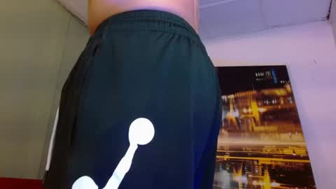 Snapshot of alexgiraldo__ chatting on 06-11-26, 02:53 alexgiraldo__ online show from 06-11-26, 02:53