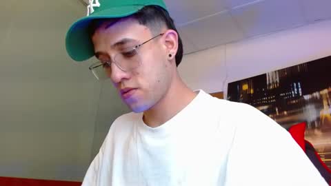 Snapshot of alexgiraldo__ chatting on 06-20-26, 01:09 alexgiraldo__ online show from 06-20-26, 01:09