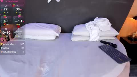 Snapshot of alexia__cox chatting on 10-31-25, 04:24 Alexia online show from 10-31-25, 04:24