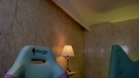 Alexiaa  Online 1430 to 2100 GMT-5 online show from 12-24-24, 03:05