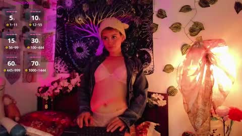 Snapshot of alexiafisher_ chatting on 12-19-24, 12:45 Alex online show from 12-19-24, 12:45