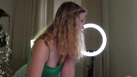 Snapshot of alexinasanders chatting on 10-23-25, 10:47 Alexina online show from 10-23-25, 10:47