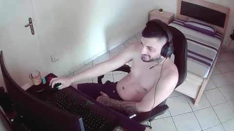 Snapshot of alexthepro00 chatting on 06-06-26, 06:40 alexthepro00 online show from 06-06-26, 06:40