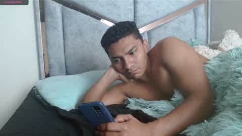 Snapshot of alexvsluisa chatting on 01-16-25, 02:30 alex y luisa online show from 01-16-25, 02:30