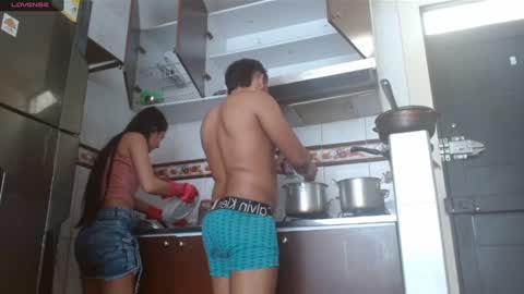 Snapshot of alexvsluisa chatting on 02-07-25, 06:02 alex y luisa online show from 02-07-25, 06:02