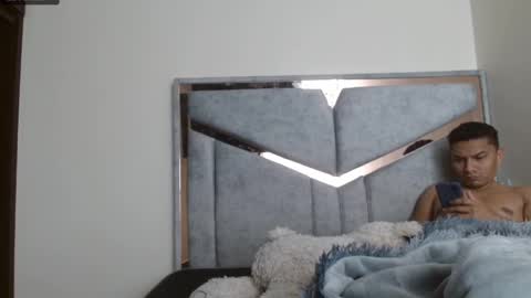 Snapshot of alexvsluisa chatting on 09-08-25, 04:17 alex y luisa online show from 09-08-25, 04:17