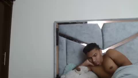 Snapshot of alexvsluisa chatting on 09-10-25, 04:18 alex y luisa online show from 09-10-25, 04:18