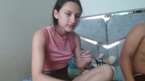Snapshot of alexvsluisa chatting on 10-21-25, 03:35 alex y luisa online show from 10-21-25, 03:35