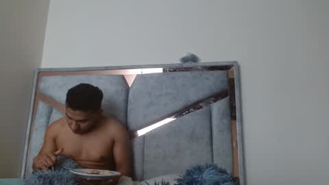 Snapshot of alexvsluisa chatting on 11-10-25, 04:17 alex y luisa online show from 11-10-25, 04:17