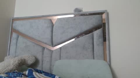 Snapshot of alexvsluisa chatting on 12-15-25, 01:48 alex y luisa online show from 12-15-25, 01:48