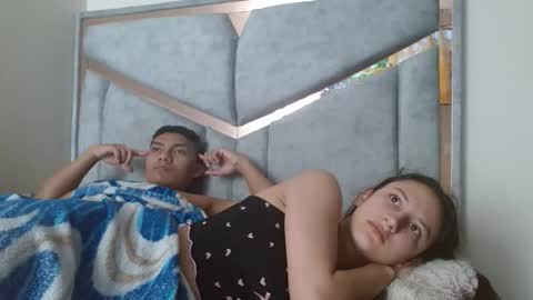 Snapshot of alexvsluisa chatting on 12-16-25, 02:33 alex y luisa online show from 12-16-25, 02:33