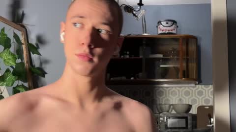 Snapshot of alexwos chatting on 12-10-24, 03:20 Alex online show from 12-10-24, 03:20