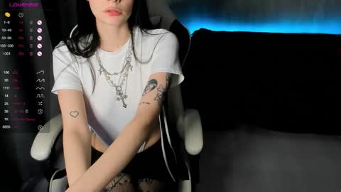 Snapshot of alexxa_bloom chatting on 12-19-25, 08:43 Alexa Bloom online show from 12-19-25, 08:43