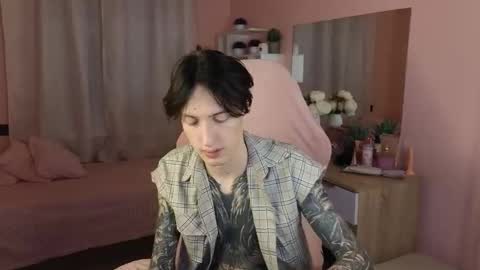 Snapshot of alexxone_ chatting on 10-30-25, 12:17 Alex online show from 10-30-25, 12:17