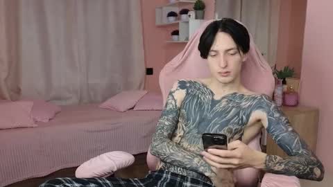 Snapshot of alexxone_ chatting on 11-06-25, 12:17 Alex online show from 11-06-25, 12:17