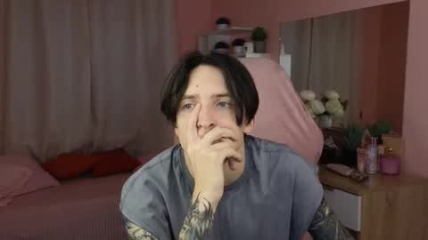 Snapshot of alexxone_ chatting on 11-11-25, 12:05 Alex online show from 11-11-25, 12:05