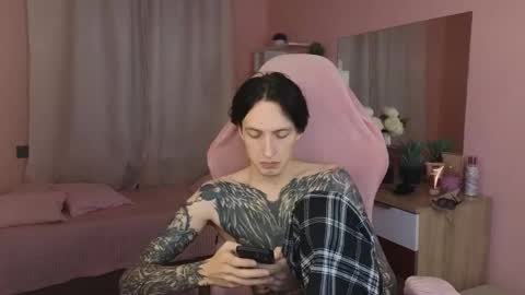 Snapshot of alexxone_ chatting on 11-18-25, 12:09 Alex online show from 11-18-25, 12:09