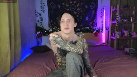 Snapshot of alexxone_ chatting on 12-13-25, 07:53 Alex online show from 12-13-25, 07:53