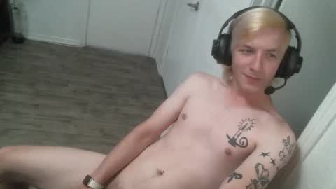 Snapshot of alexxxmic chatting on 10-21-25, 02:51 Alexxxmic online show from 10-21-25, 02:51