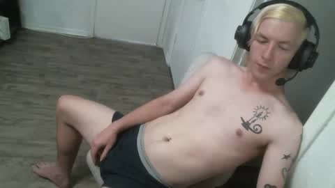 Snapshot of alexxxmic chatting on 10-30-25, 03:57 Alexxxmic online show from 10-30-25, 03:57