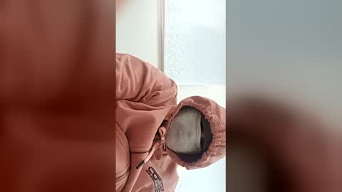 Snapshot of alexxxx1122 chatting on 03-27-26, 06:08 Tooti00 online show from 03-27-26, 06:08