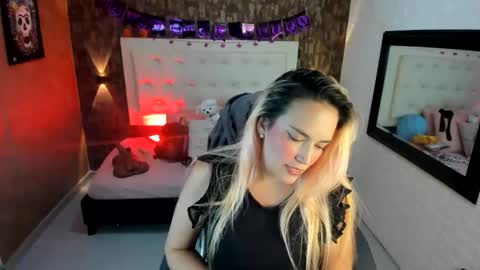 alezzafox__ online show from 10-24-25, 04:31