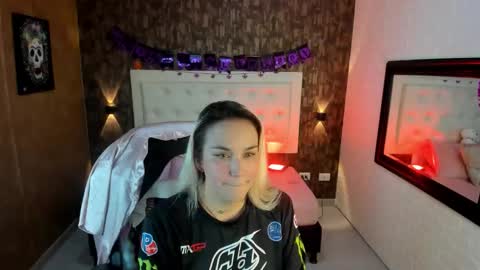 alezzafox__ online show from 10-27-25, 04:27