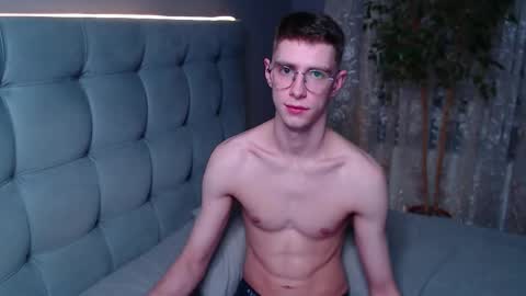 Snapshot of alfie_evanss chatting on 12-20-25, 11:45 Alfie online show from 12-20-25, 11:45