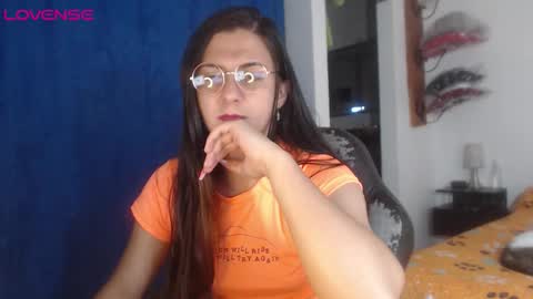Snapshot of alguien_mas01 chatting on 10-15-25, 07:41 cami online show from 10-15-25, 07:41