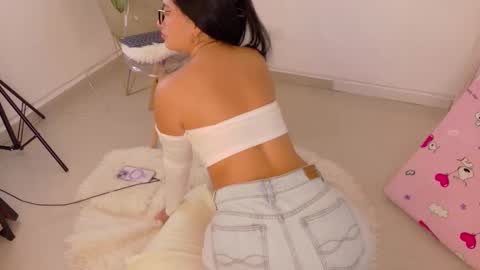 Snapshot of alia_peach_ chatting on 12-03-25, 04:31 Alia online show from 12-03-25, 04:31