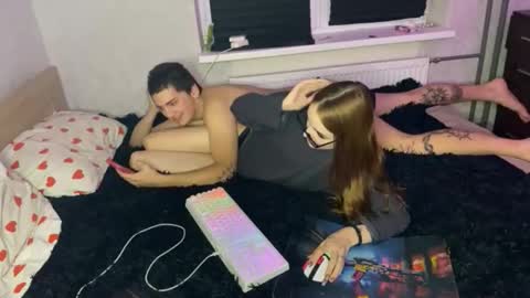 Snapshot of aliatorress chatting on 10-19-25, 03:45 Robert online show from 10-19-25, 03:45