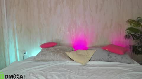 Snapshot of alic_fox chatting on 10-29-25, 12:46 Alice online show from 10-29-25, 12:46