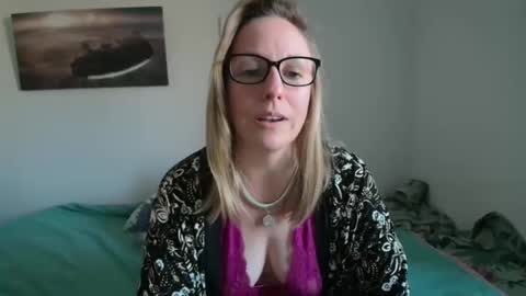 Snapshot of alice8363 chatting on 12-11-24, 01:28 Alice online show from 12-11-24, 01:28