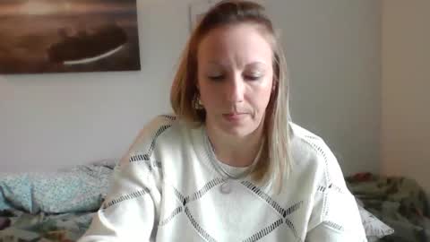 Snapshot of alice8363 chatting on 12-13-24, 10:30 Alice online show from 12-13-24, 10:30