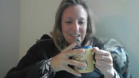 Snapshot of alice8363 chatting on 12-21-24, 01:42 Alice online show from 12-21-24, 01:42