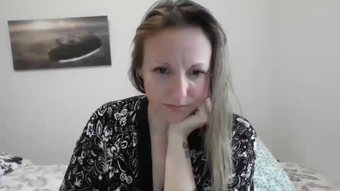 Snapshot of alice8363 chatting on 02-12-25, 04:11 Alice online show from 02-12-25, 04:11