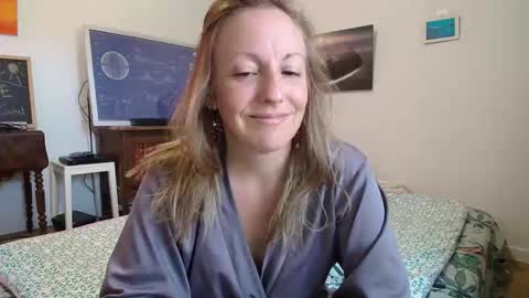 Snapshot of alice8363 chatting on 09-17-25, 07:43 Alice online show from 09-17-25, 07:43