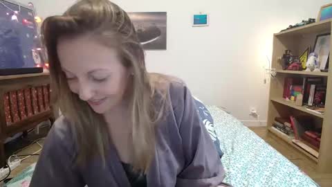 Snapshot of alice8363 chatting on 10-21-25, 03:02 Alice online show from 10-21-25, 03:02