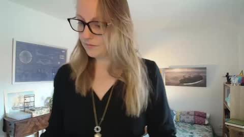 Snapshot of alice8363 chatting on 10-30-25, 10:38 Alice online show from 10-30-25, 10:38